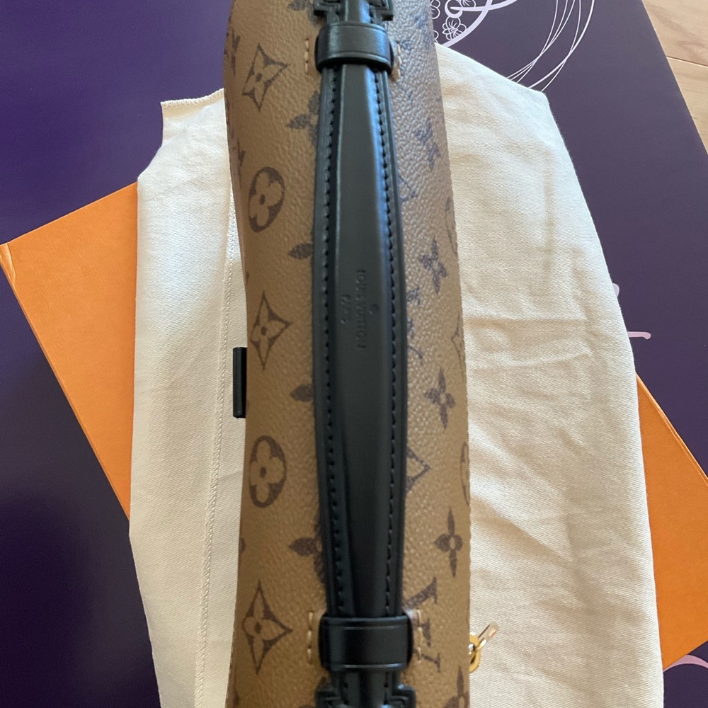 Sold Louis Vuitton Reverse Monogram Pouchette Métis - Picture 6 of 16